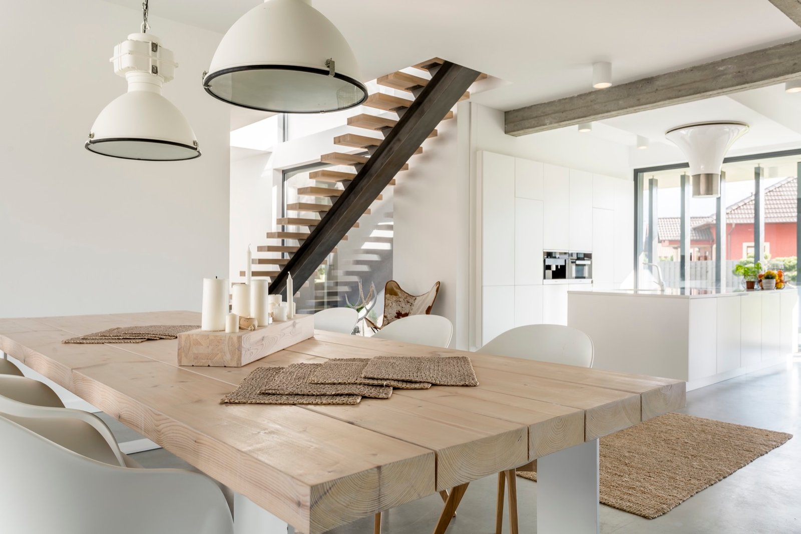 Villa with open dining room